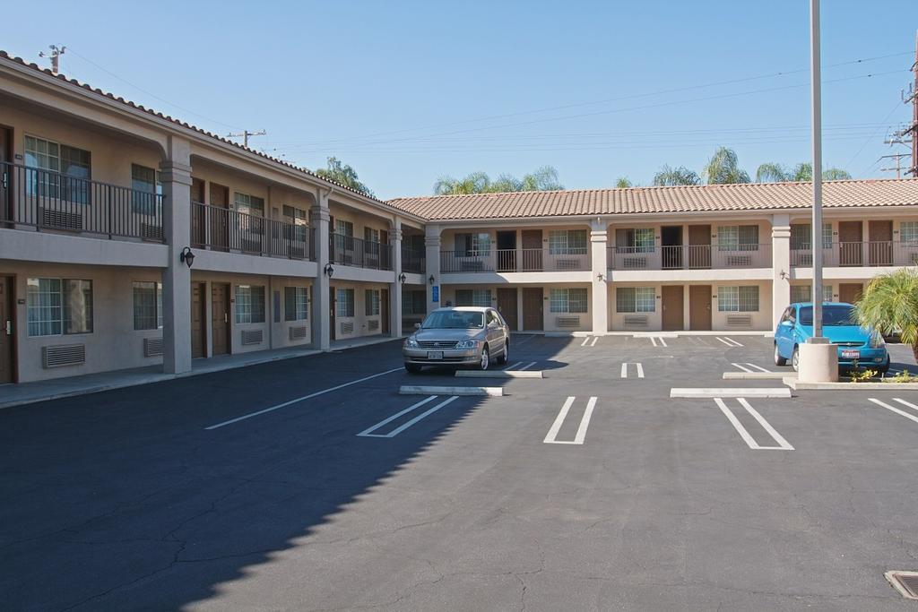 Burbank Inn And Suites Exterior foto